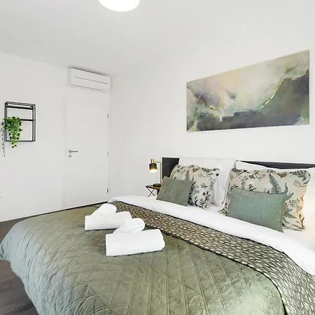 Apartment Urban White Oasis In Centre