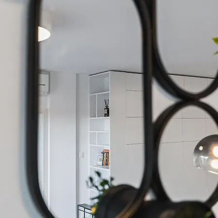 Urban White Oasis In Centre Апартаменты *