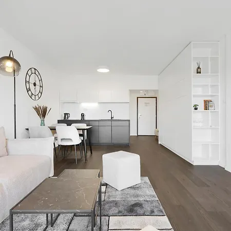 Apartment Urban White Oasis In Centre