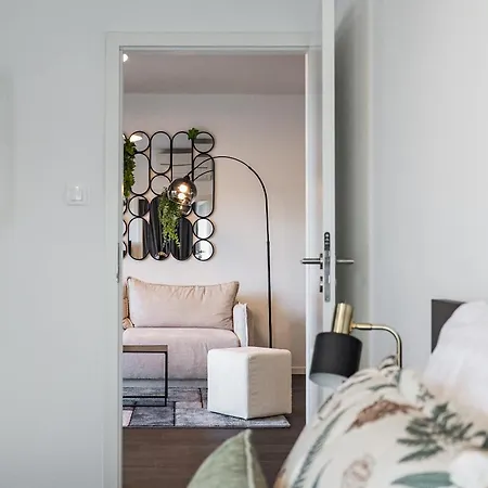 Urban White Oasis In Centre Апартаменты *
