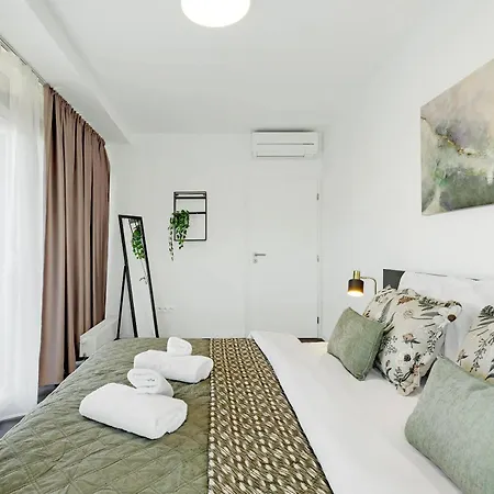 Urban White Oasis In Centre Апартаменты