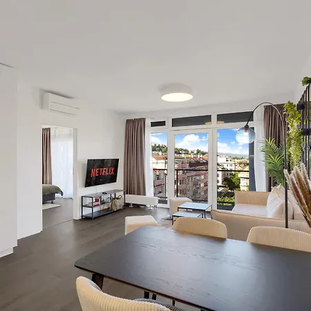 Urban White Oasis In Centre *