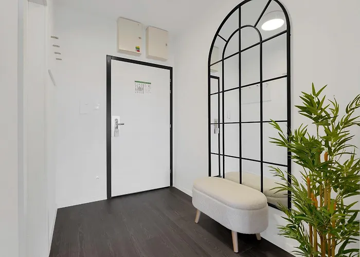 Urban White Oasis In Centre * ブラチスラヴァ