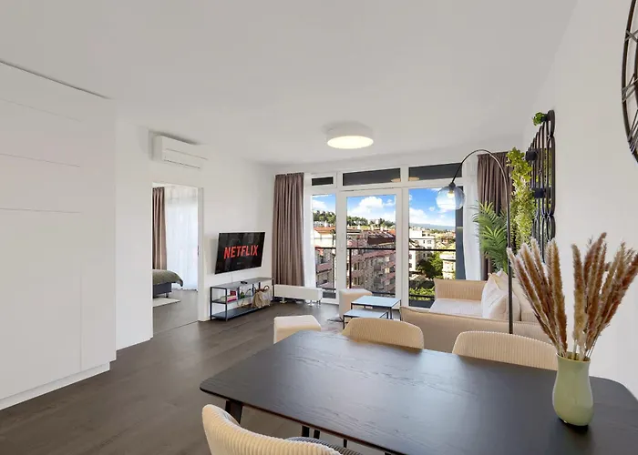 Urban White Oasis In Centre *