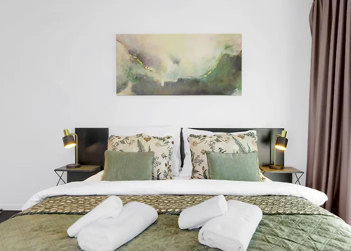 Urban White Oasis In Centre براتسيلافا